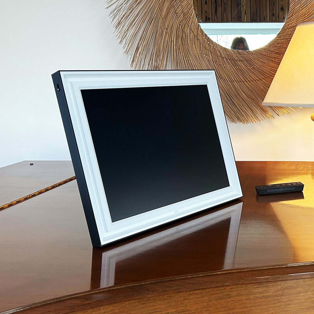 Pix-Star frame on a sideboard — 2-year warranty included